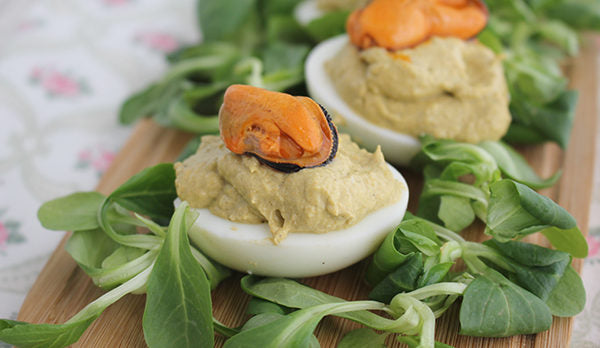 HUEVOS RELLENOS DE AGUACATE Y MEJILLONES