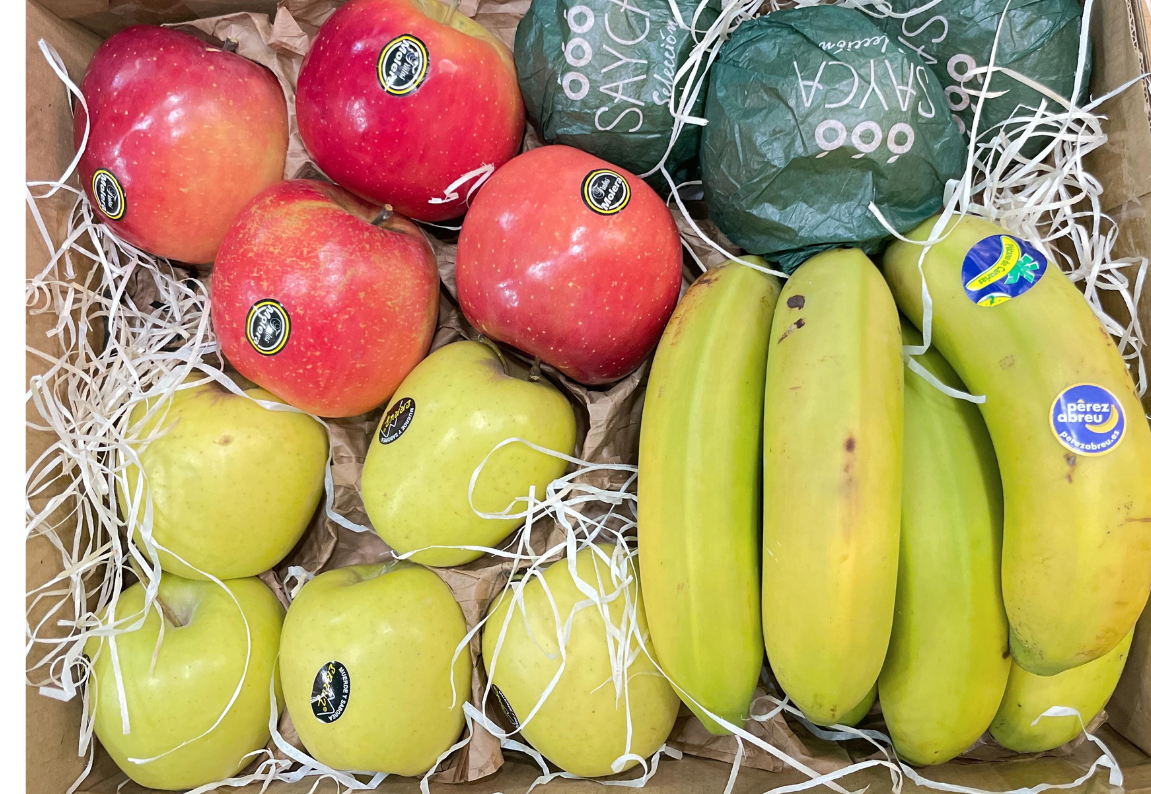CAJA Plátanos de Canarias Extra, Manzana Golden, Manzana Kanzi y Melocotón Calandina